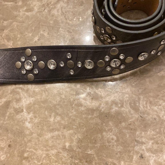 Silver Metallic Leather Belt - Picture 3 of 4